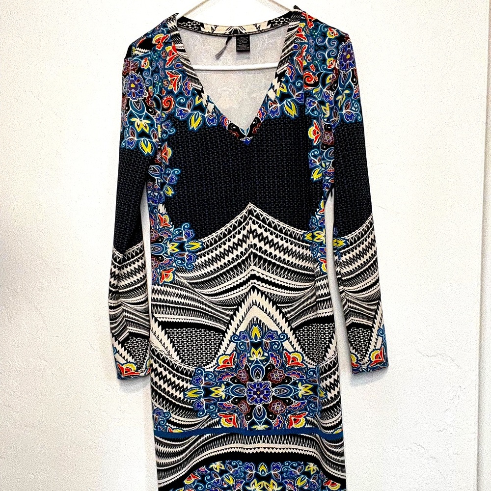 Multicolored/patterned mid shin dress. Stretchy & concealing look!